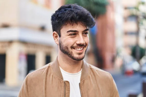Young Hispanic Man Smiling Confident Looking Side Street — Fotografia de Stock