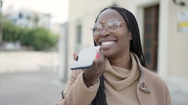 African Woman Sending Voice Message Phone Street — Stock Photo, Image