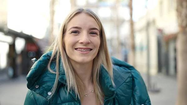 Young Blonde Woman Smiling Confident Showing Braces Street — Stok fotoğraf