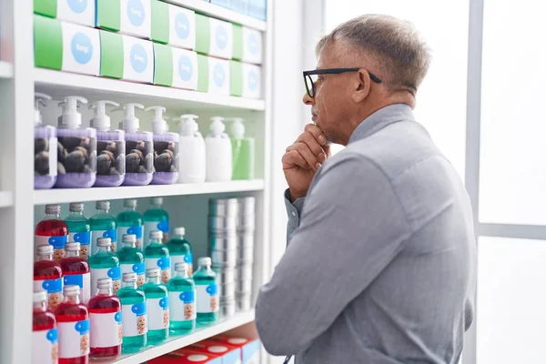 Middle Age Grey Haired Man Customer Looking Medicine Shelving Laboratory — Fotografia de Stock
