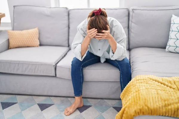 Young Woman Stressed Sitting Sofa Home — Stok fotoğraf