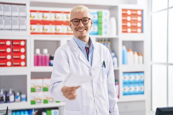 Young Caucasian Man Pharmacist Holding Prescription Pharmacy — Fotografia de Stock