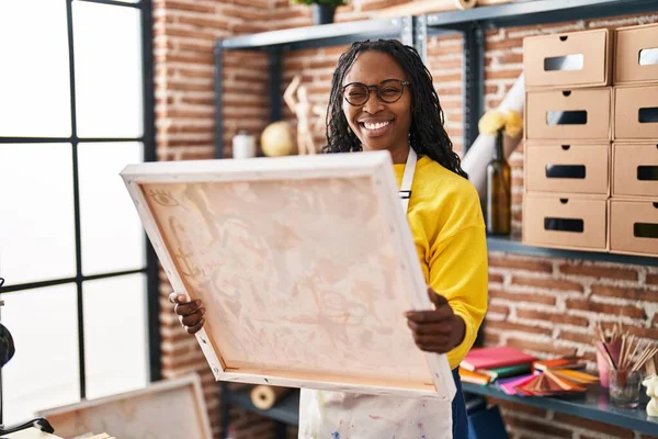African Woman Looking Painter Canvas Winking Looking Camera Sexy Expression — Stock Photo, Image