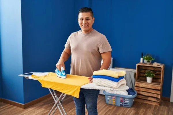 Joven Latino Sonriendo Confiado Planchando Ropa Lavandería —  Fotos de Stock