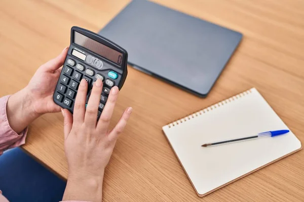 Young Beautiful Size Woman Using Calculator Office — Stockfoto