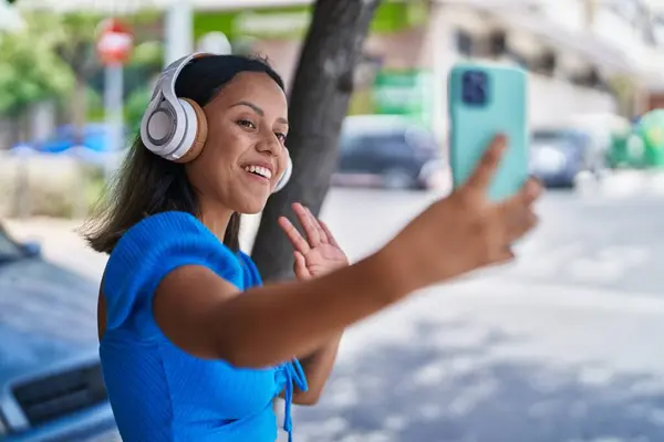 Young Hispanic Woman Smiling Confident Having Video Call Street — ストック写真