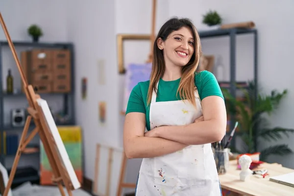 Young Brunette Woman Art Studio Happy Face Smiling Crossed Arms — Stock Photo, Image
