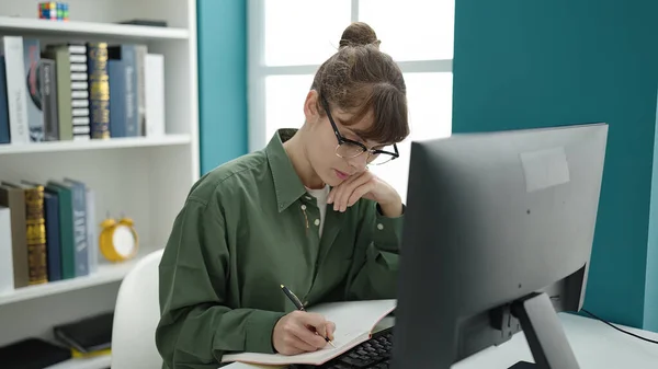 Young Caucasian Woman Student Using Computer Taking Notes Library University — Stockfoto