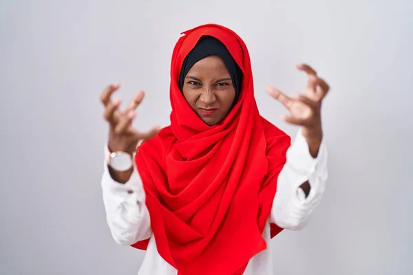 Jeune Femme Arabe Portant Écharpe Traditionnelle Islamique Hijab Criant Frustré — Photo