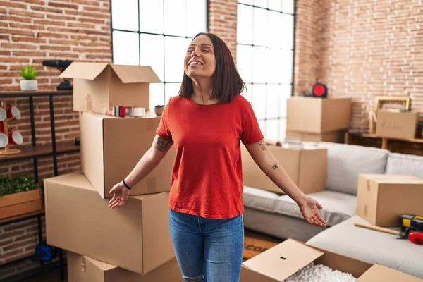 Young Beautiful Hispanic Woman Smiling Confident Standing New Home — Stock Photo, Image