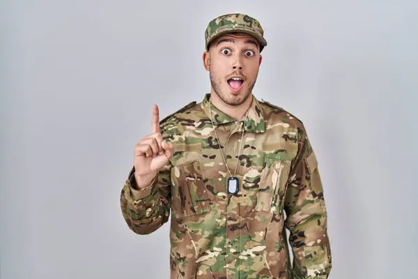 Young Hispanic Man Wearing Camouflage Army Uniform Pointing Finger Successful — Stock Photo, Image