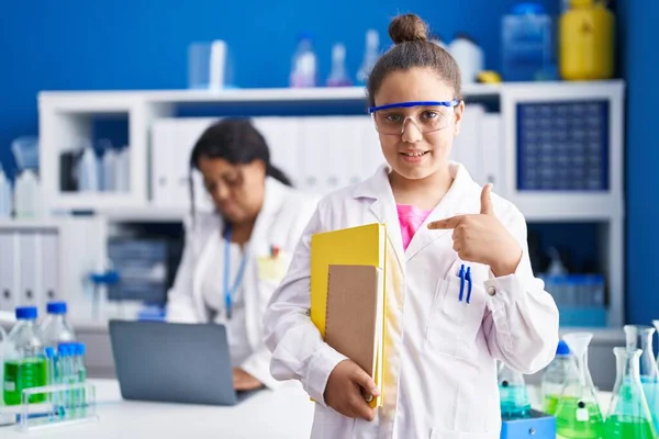 Mother Young Daughter Working Scientist Laboratory Pointing Finger One Self — Stock Photo, Image