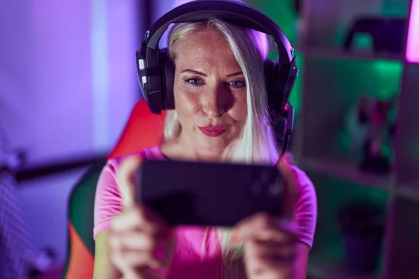 Young Blonde Woman Streamer Playing Video Game Smartphone Gaming Room — Stock fotografie