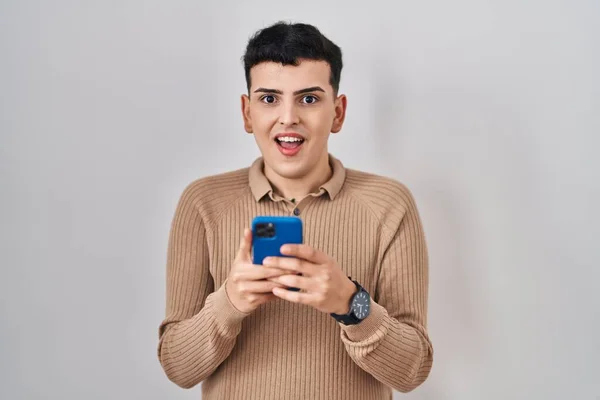 Non Binary Person Using Smartphone Typing Message Celebrating Crazy Amazed — Stock Photo, Image