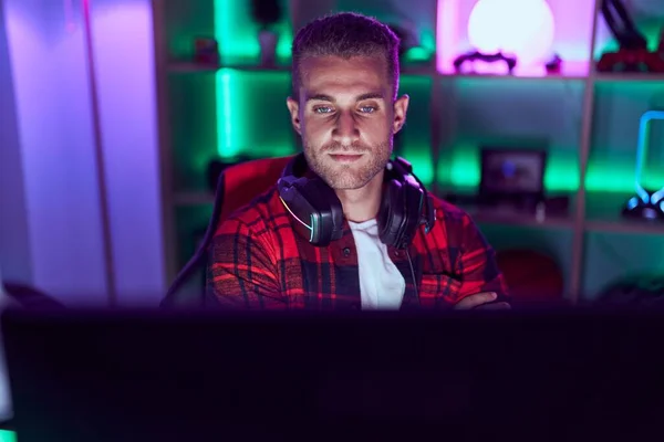 Young Caucasian Man Streamer Playing Video Game Using Computer Gaming — Stock fotografie