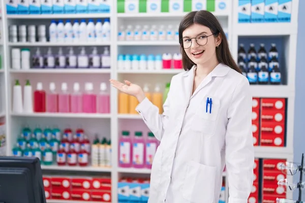 Young Caucasian Woman Pharmacist Smiling Confident Standing Pharmacy — Zdjęcie stockowe