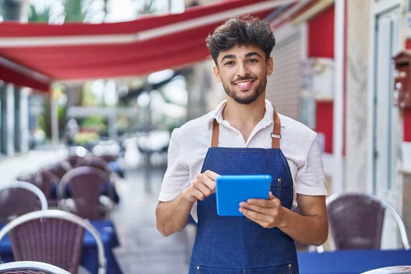 Young Arab Man Waiter Using Touchpad Working Restaurant — Photo