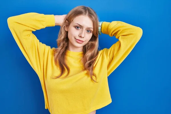 Young Caucasian Woman Standing Blue Background Relaxing Stretching Arms Hands — 图库照片