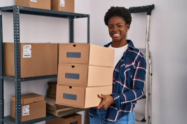 African American Woman Working Small Business Ecommerce Holding Boxes Smiling — Stock Photo, Image