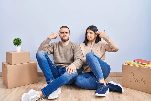 Young Couple Moving New Home Shooting Killing Oneself Pointing Hand — Stock Photo, Image