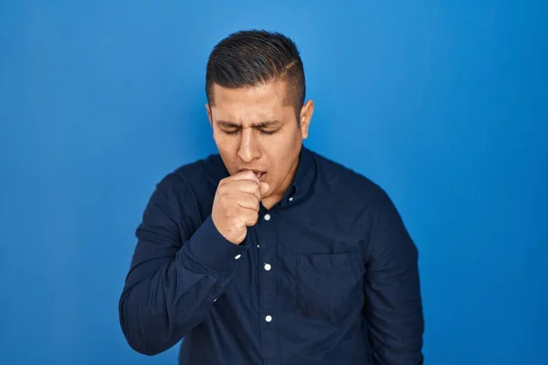 Hispanic Young Man Standing Blue Background Feeling Unwell Coughing Symptom — Stok fotoğraf