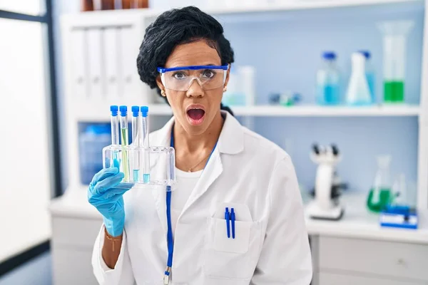 Middle Age Hispanic Woman Working Scientist Laboratory Scared Amazed Open — Stock Photo, Image