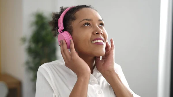 African American Woman Listening Music Standing Home — Stock fotografie