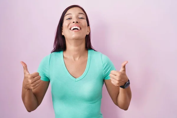 Young Hispanic Woman Standing Pink Background Success Sign Doing Positive — 图库照片