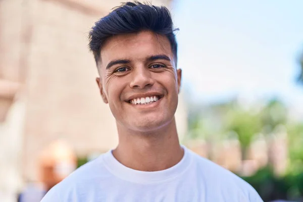 Young Hispanic Man Smiling Confident Standing Street — Stock Photo, Image