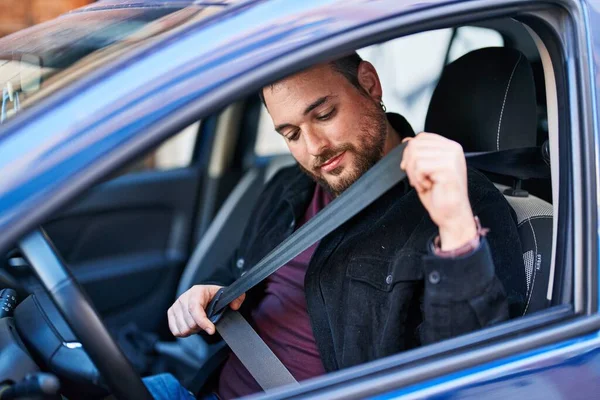 Young Hispanic Man Wearing Belt Sitting Car Street — Stockfoto