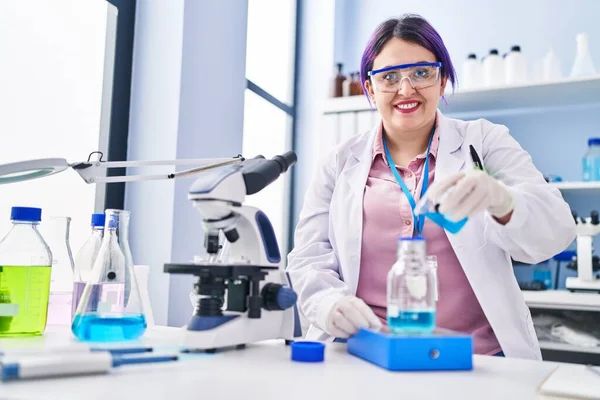 Young Beautiful Size Woman Scientist Pouring Liquid Test Tube Weighing —  Fotos de Stock