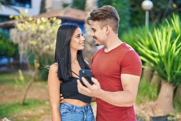 Man Woman Couple Smiling Confident Using Smartphone Park — Stockfoto