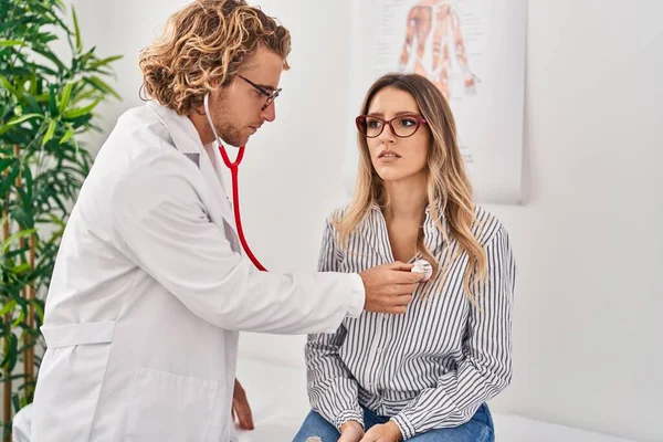 Man Woman Doctor Patient Having Medical Consultation Auscultating Chest Clinic — Stock Photo, Image