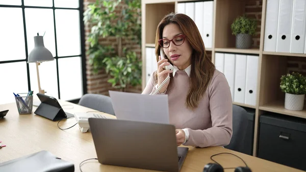 Young Beautiful Hispanic Woman Business Worker Talking Telephone Reading Document — Stock Fotó