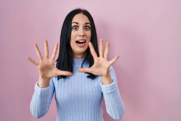 Hispanic Woman Standing Pink Background Afraid Terrified Fear Expression Stop — Stock Photo, Image