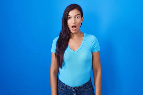 Young Hispanic Woman Standing Blue Background Afraid Shocked Surprise Expression — Stock Photo, Image