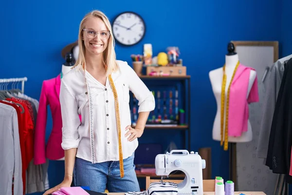 Young Blonde Woman Tailor Smiling Confident Standing Sewing Studio Rechtenvrije Stockfoto's