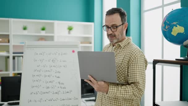 Middle Age Man Teacher Teaching Lesson Using Laptop Classroom — Stok Video