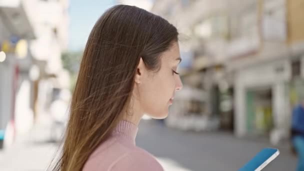 Young Beautiful Hispanic Woman Smiling Confident Talking Smartphone Street — Stock Video