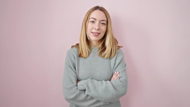 Young Blonde Woman Standing Surprise Expression Isolated Pink Background — Stock videók