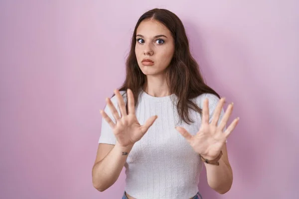 Young Hispanic Girl Standing Pink Background Moving Away Hands Palms — Stock Photo, Image