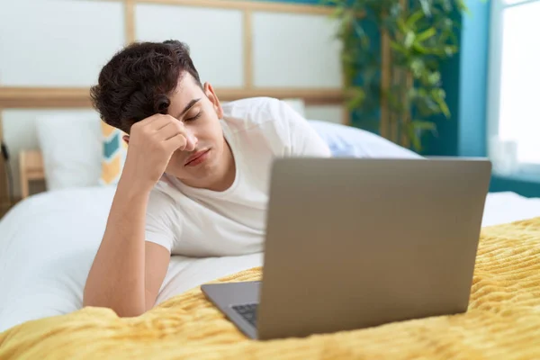 Non Binary Man Using Laptop Worried Expression Bedroom — Foto Stock