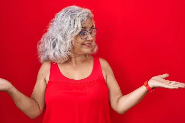 Middle Age Woman Grey Hair Standing Red Background Smiling Showing — Stock Photo, Image