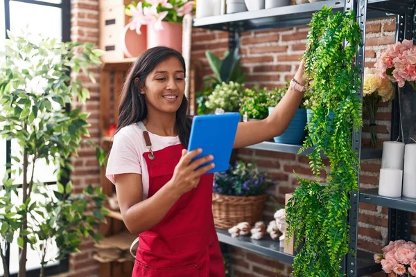 Young Beautiful Hispanic Woman Florist Smiling Confident Using Touchpad Flower — Photo