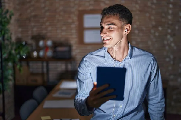 Handsome Hispanic Man Working Office Night Looking Away Side Smile — Stock Photo, Image
