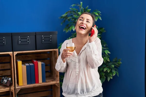 Middle Age Woman Talking Smartphone Drinking Wine Home — Stockfoto