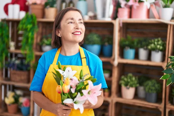 Middle Age Woman Florist Holding Bouquet Flowers Flower Shop — Stock Photo, Image