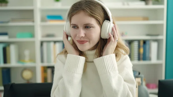 Young Blonde Woman Student Smiling Confident Listening Music Library University — Foto de Stock