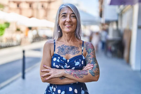 Middle Age Grey Haired Woman Standing Arms Crossed Gesture Street — Stock Photo, Image