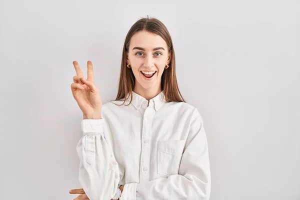 Young Caucasian Woman Standing Isolated Background Smiling Happy Face Winking — Stockfoto
